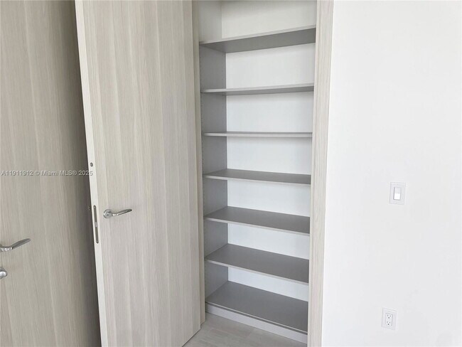 Building Photo - 1000 Brickell Plaza