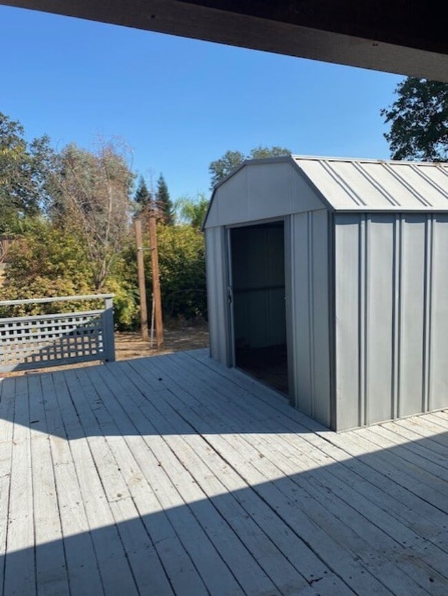Building Photo - Spacious Home in West Redding!  Close to M...