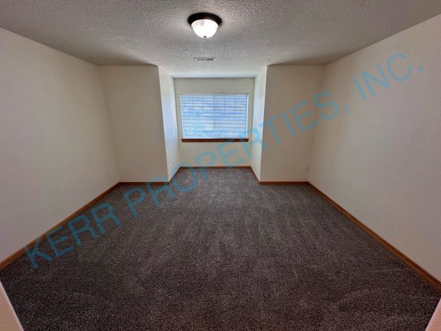 Building Photo - FREE RENT! Beautiful 1900 square foot 3 be...