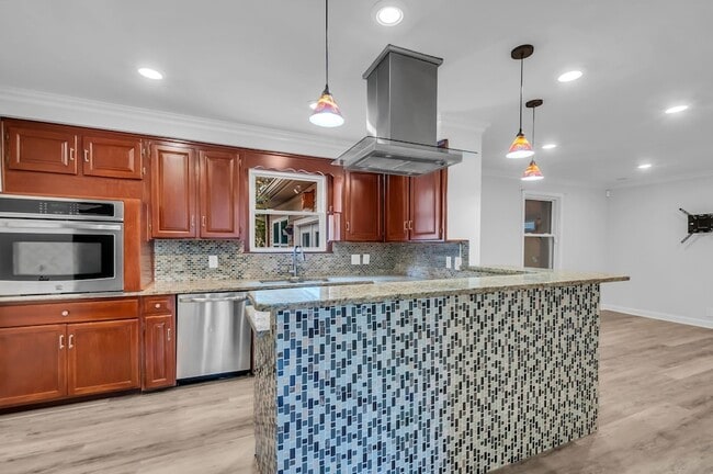 Building Photo - 7453 Harrow Dr