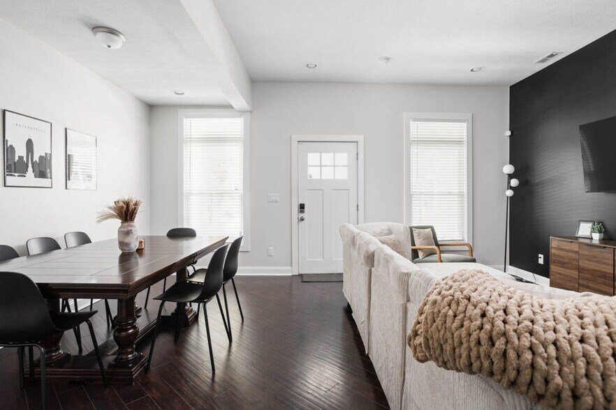 Building Photo - 341 Parkway Ave