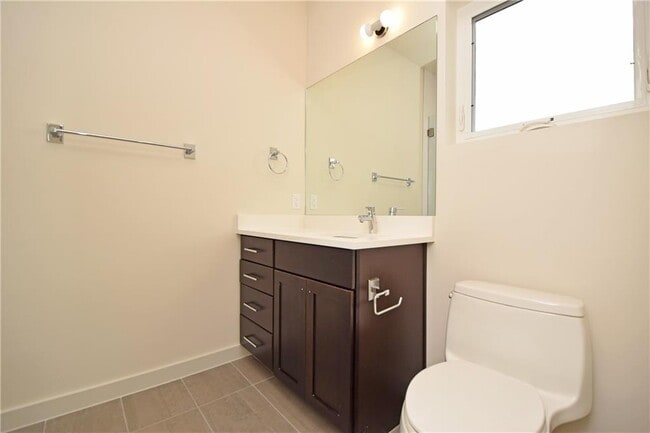 Building Photo - 5405 Sunshine Dr