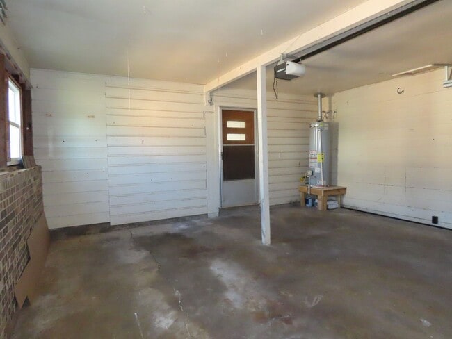 Building Photo - Newly Remodeled 3 Bedroom-1.5 Bath Home!