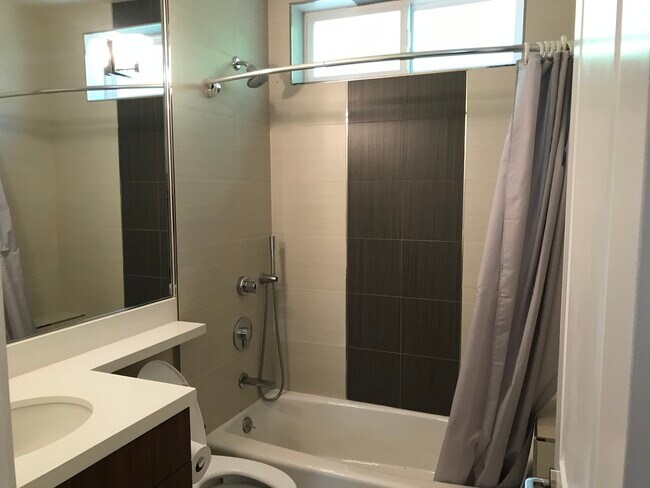 Building Photo - 557 Maple Ct