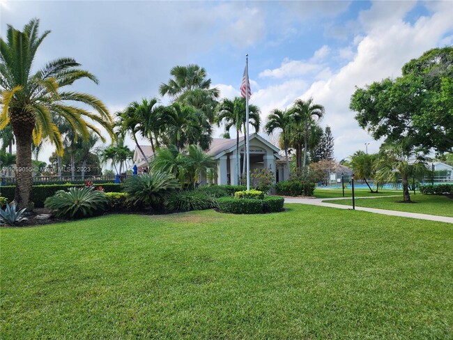 Building Photo - 10246 Lexington Estates Blvd