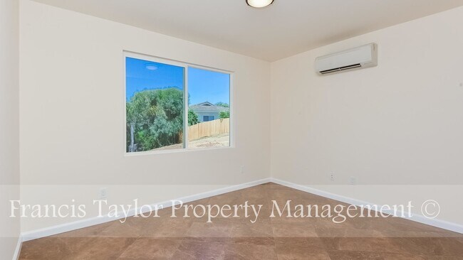 Building Photo - 3 Bedroom Home off Mary Lane