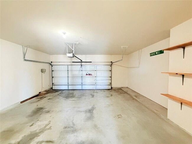 Building Photo - 1913 Short Summer Dr