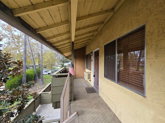 Building Photo - Spacious 2-Bedroom, 2-Bath Top-Floor Unit ...