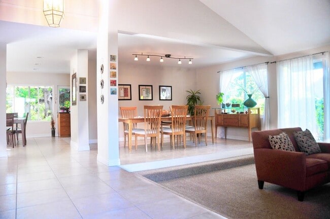 Building Photo - 13 Blazing Star