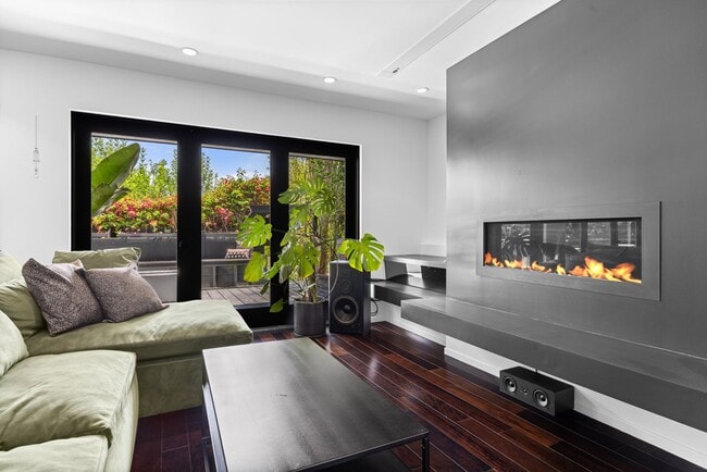 Building Photo - Architectural Contemporary with Panoramic ...