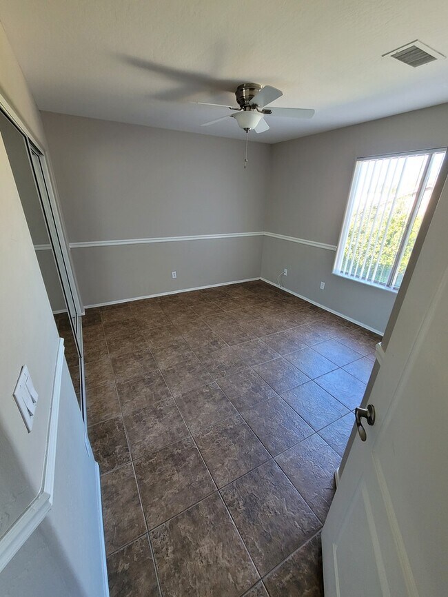 Building Photo - Two story 4/3 for rent in NE Phoenix