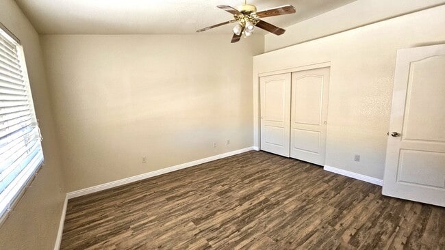 Building Photo - 7007 Oak Forest Ct
