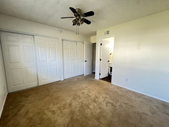 Building Photo - 4 Bedroom, 2 bath home for rent in Huntington Beach