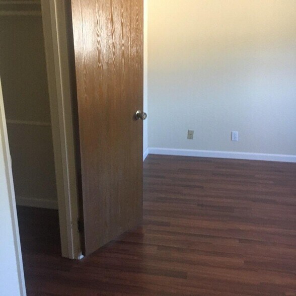 Building Photo - 468 E Verdugo Ave