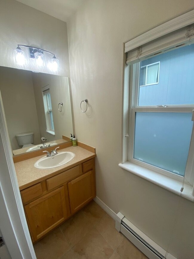 Building Photo - A beautifully maintained (2) bed, (1.5) ba...