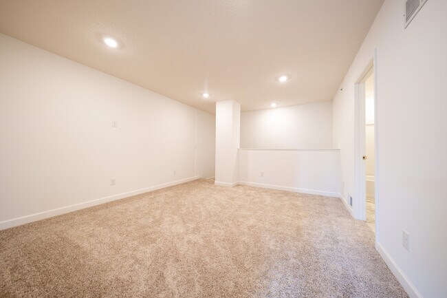 Building Photo - 15142 Archdale Ln