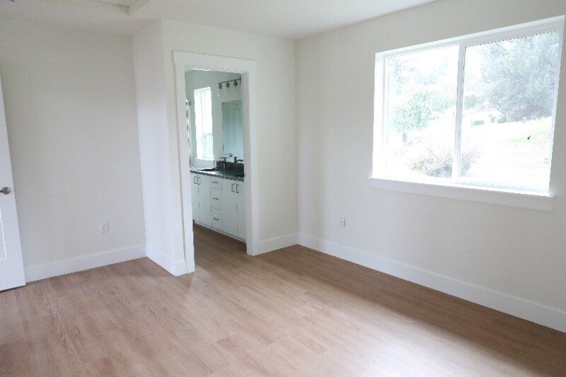 Building Photo - 12903 SE Ridgecrest Rd