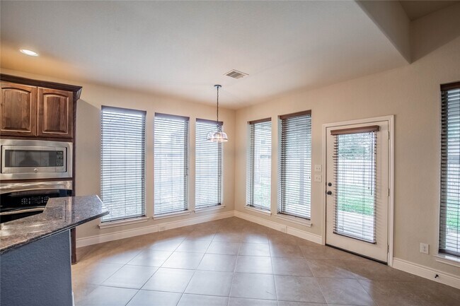 Building Photo - 111 Pinnacle Ridge Ct