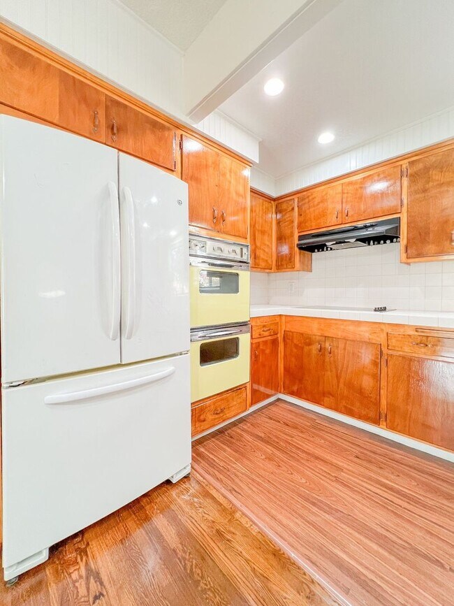 Building Photo - Los Alamitos 4 Bed 2 Bath House - 2 Car Gar - Wood Flooring - Huge Yard - Cute!!!