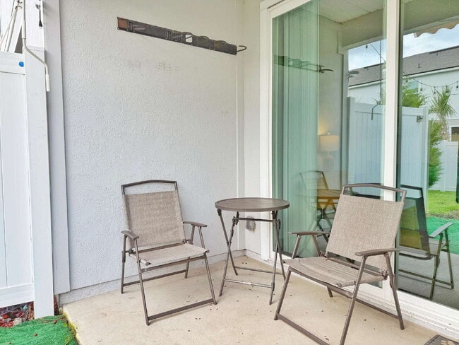 Building Photo - Furnished Townhome conveniently located!