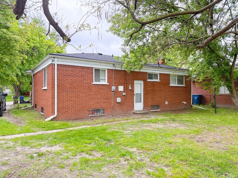 Building Photo - 3825 Moore St