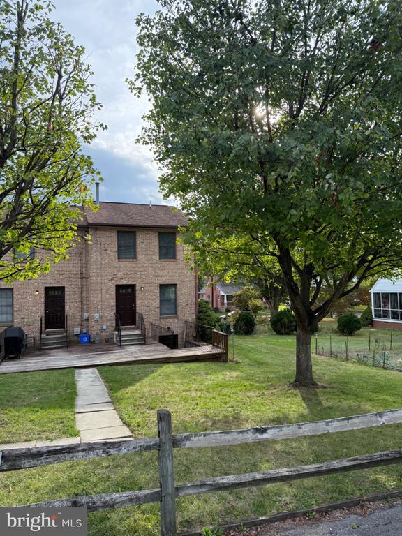 Building Photo - 212 W Whitlock Ave