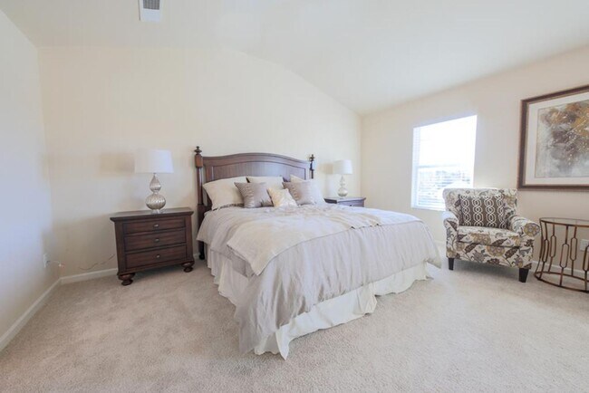Building Photo - 5036 Vine Ln