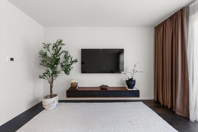 Building Photo - 2217 Venture Dr