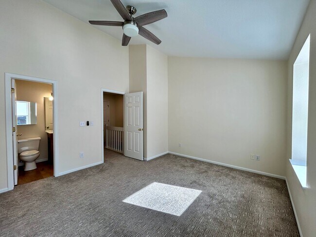 Building Photo - Sunny & Spacious 2-Bedroom Townhome