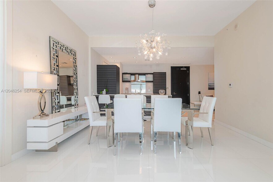 Building Photo - 200 Biscayne Boulevard Way