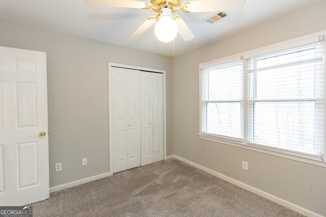 Building Photo - 155 Glenwood Ln