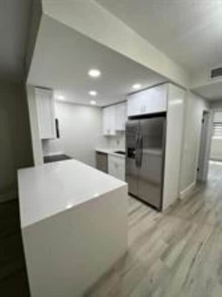 Building Photo - 2665 Middle River Dr