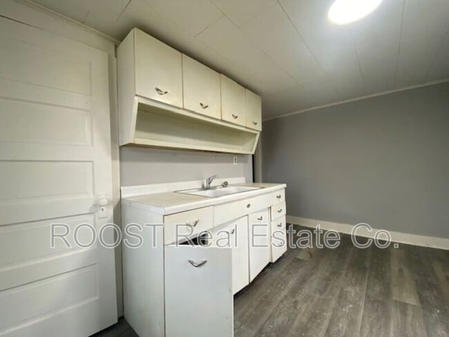 Building Photo - 1606/1608 W High St.