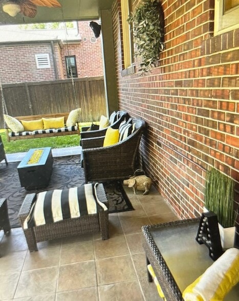 Building Photo - 1938 Leyden St