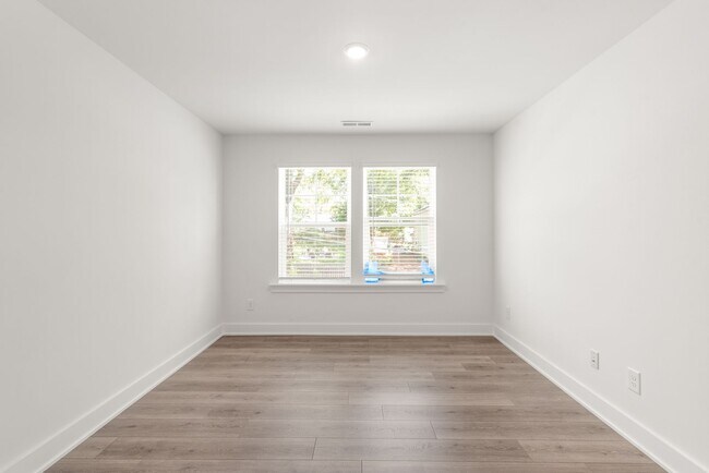 Building Photo - Bright & Modern New Construction Townhome