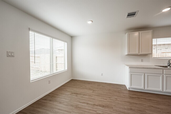 Building Photo - 9123 Estes Lks Dr