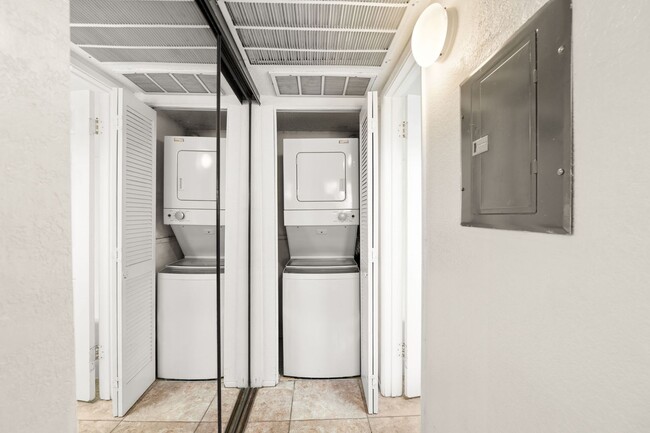 Building Photo - Studio Condo