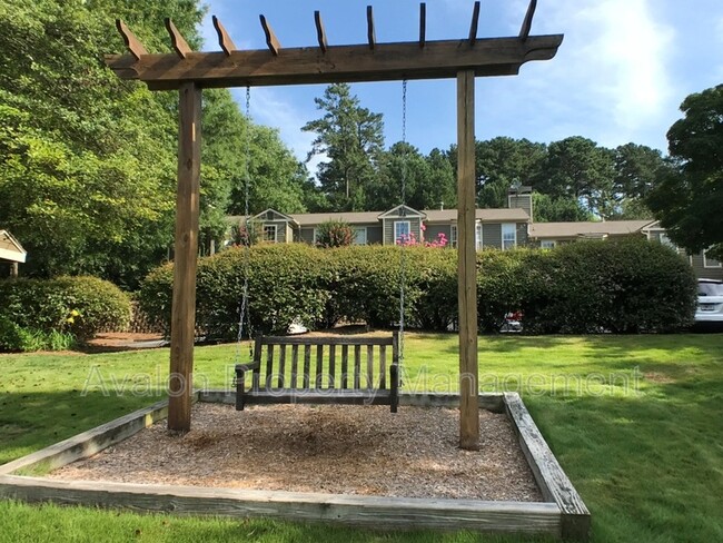 Building Photo - 1104 Riverview Dr