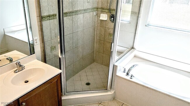 Building Photo - 9813 Quinta Artesa Way