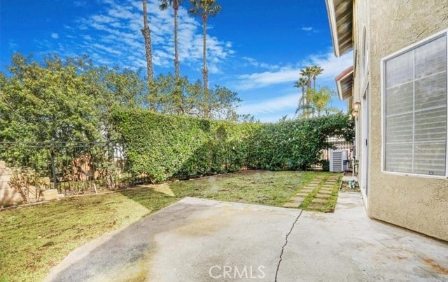 Building Photo - 6011 E Queens Dr