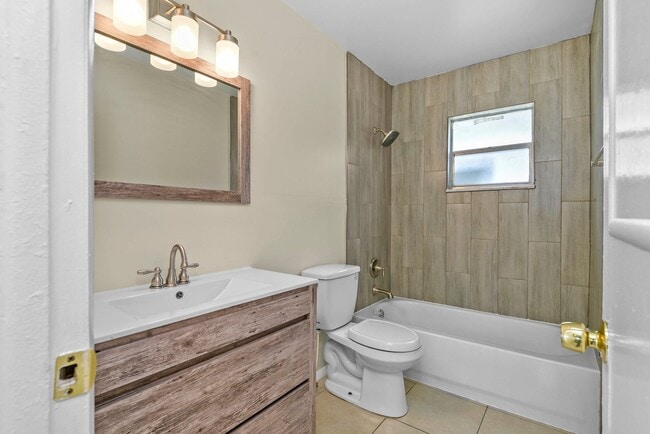 Building Photo - Newly remodeled 2 bedroom, 1 bath in Kissi...