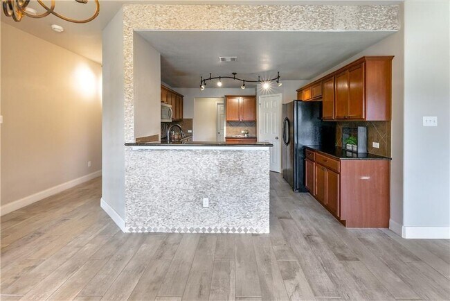 Building Photo - 107 Creston St