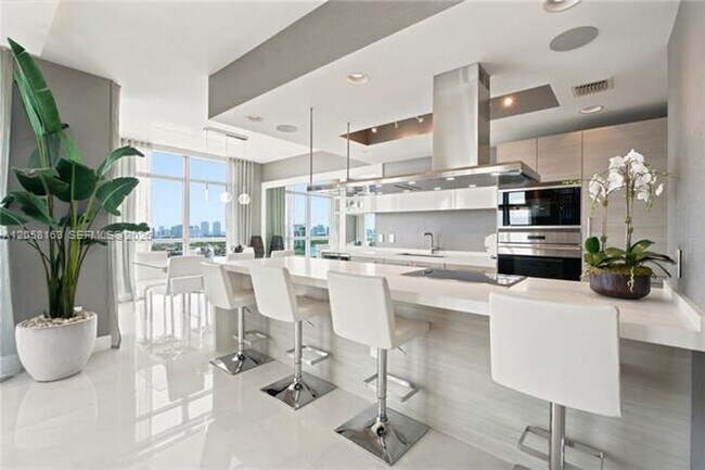 Building Photo - 17301 Biscayne Blvd