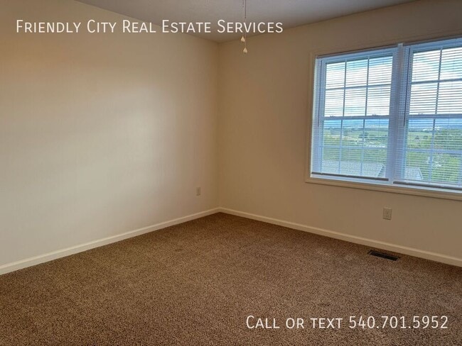 Building Photo - 1131 Lincolnshire Dr