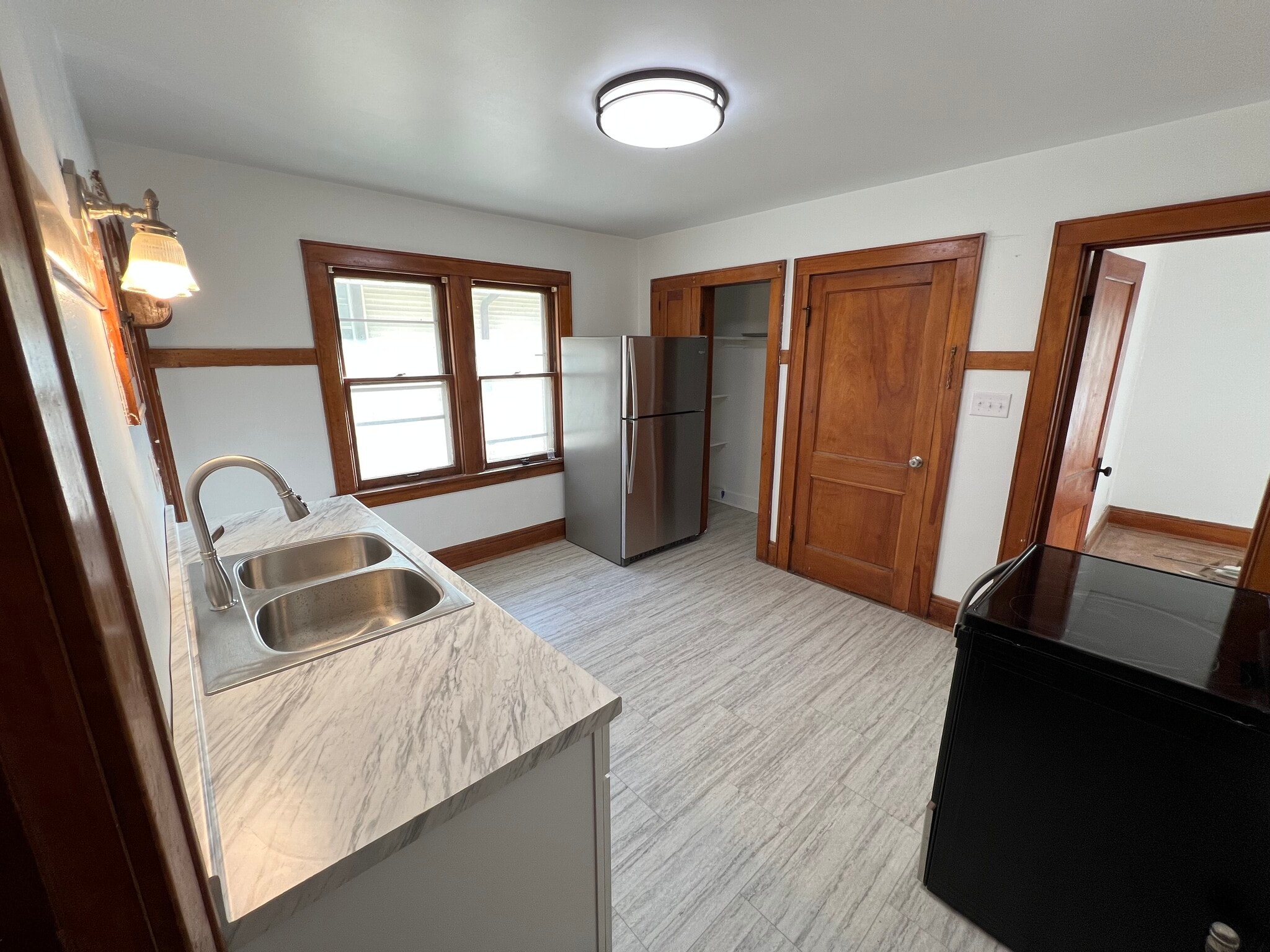 Kitchen - 3347 N Cramer St
