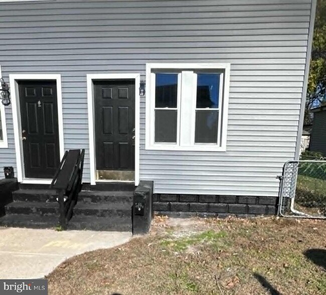 Building Photo - 519 5th St