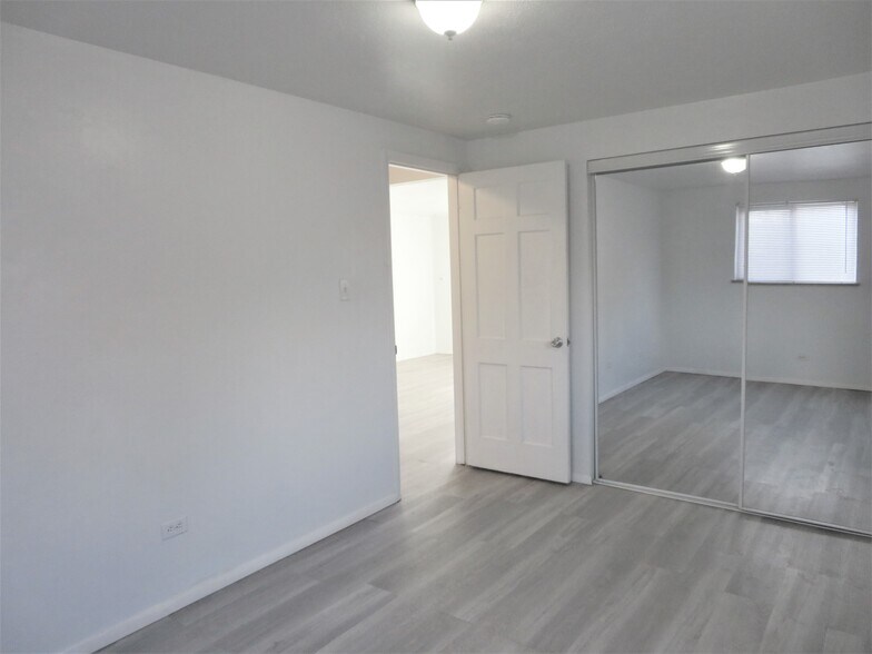 Building Photo - 1460 S Ash St