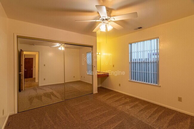 Building Photo - 325 E Mariposa Ave