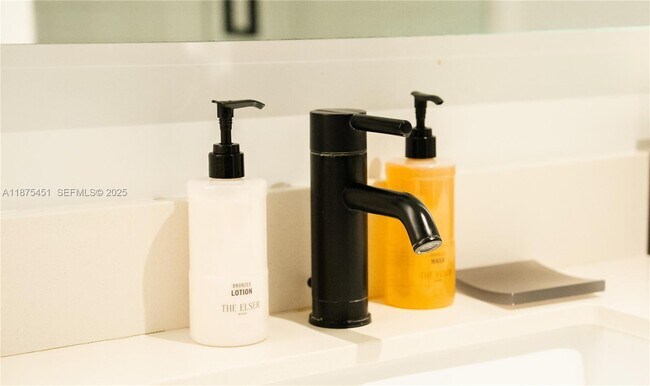 Building Photo - 398 NE 5th St