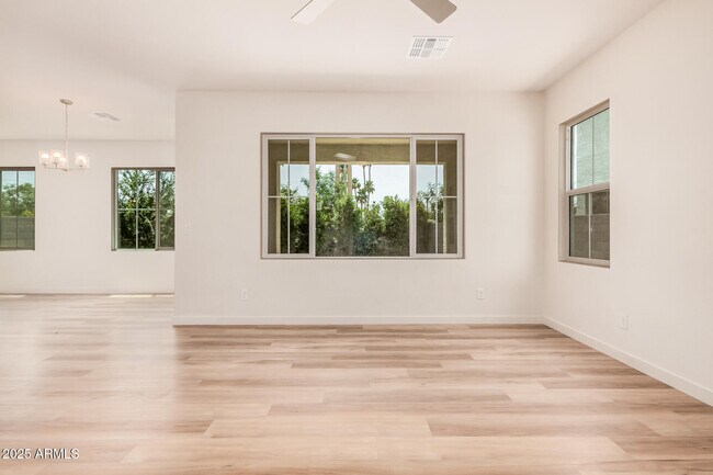 Building Photo - 6569 N 15th Dr